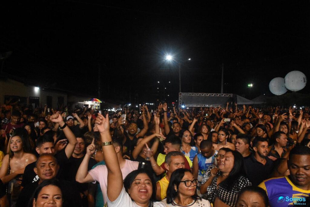 Bell Marques faz grande show no maior Zé Pereira de Amarante