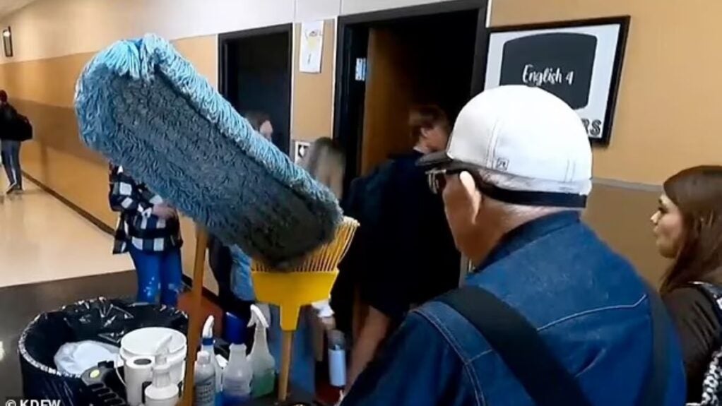 Estudantes decidiram fazer ma campanha para arrecadar dinheiro para ajudar o zelador de 80 anos no aluguel e arrecadou mais de R$ 1,5 milhão