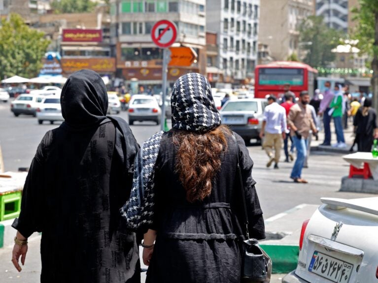 Irã acusa duas atrizes por não usar hijab