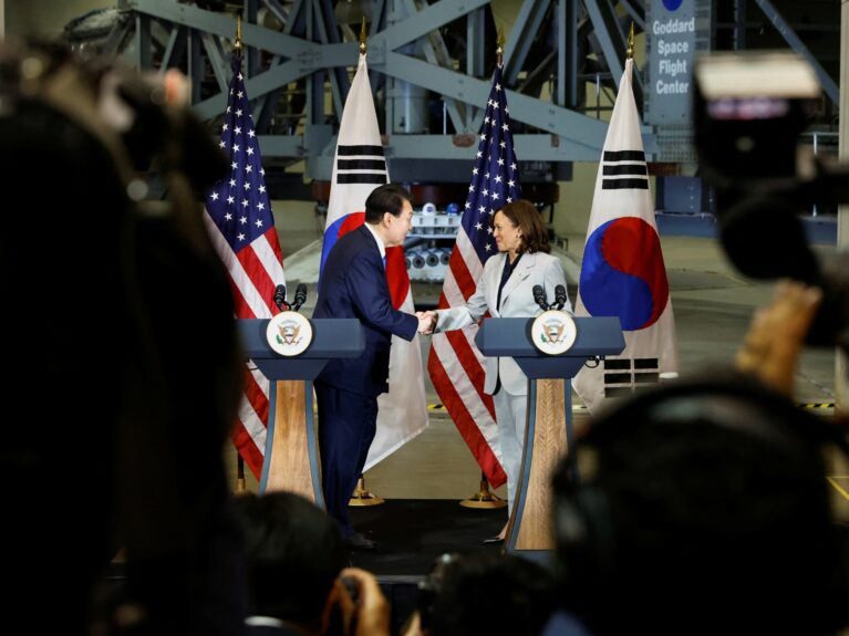 Presidente da Coreia do Sul abre turnê nos EUA com visita ao centro espacial da NASA