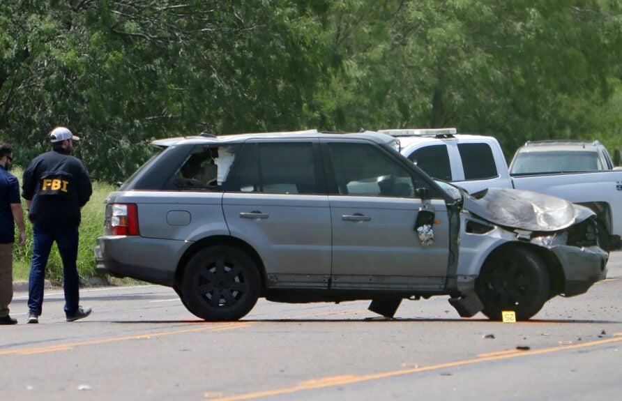 Pelo menos 7 mortos após carro atropelar multidão em cidade fronteiriça do Texas