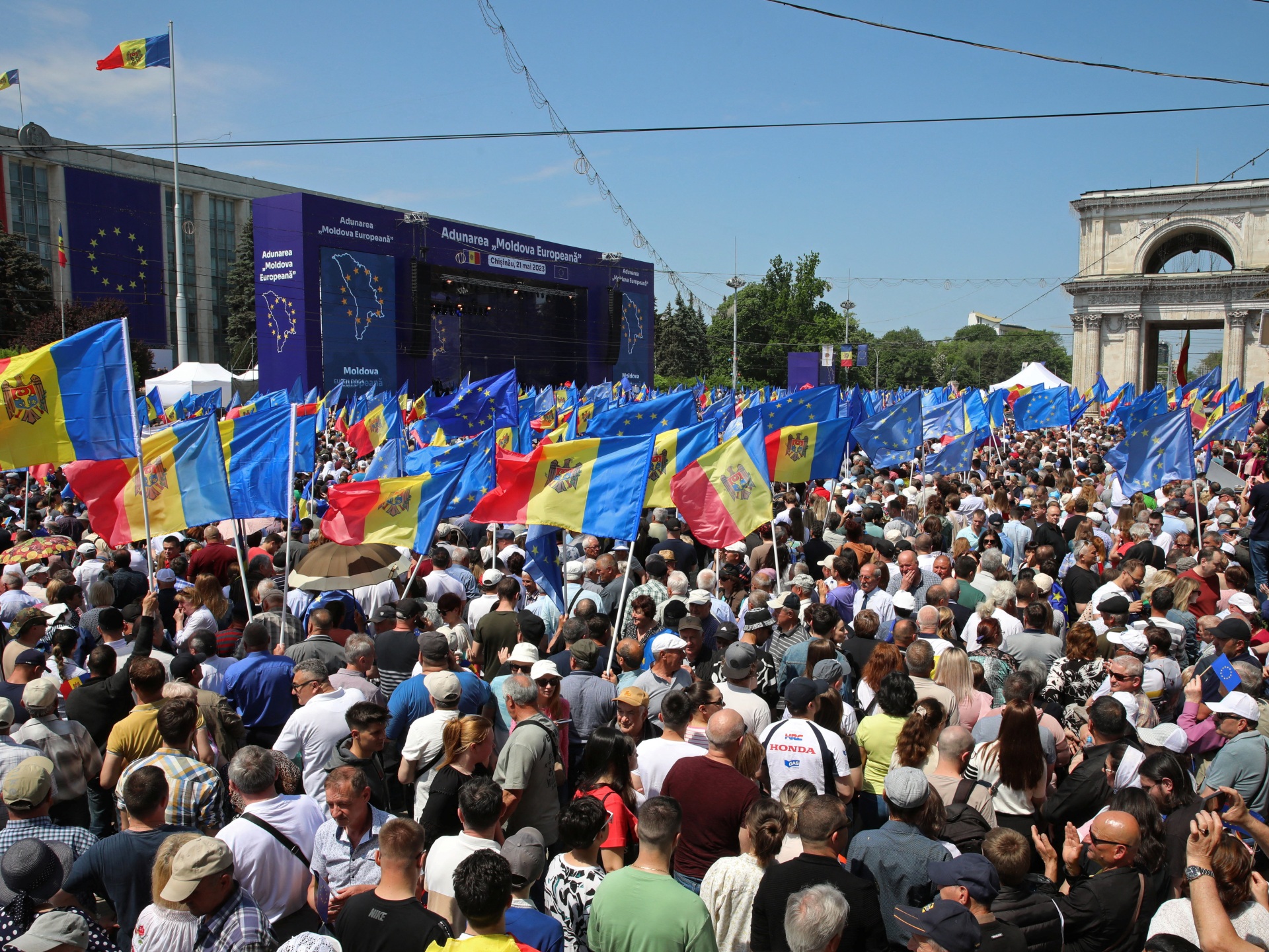Dezenas de milhares se reúnem na Moldávia pela adesão à UE