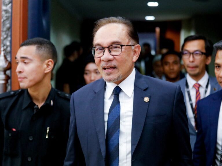 Anwar, da Malásia, diz estar em negociações para devolver Jho Low, fugitivo do 1MDB