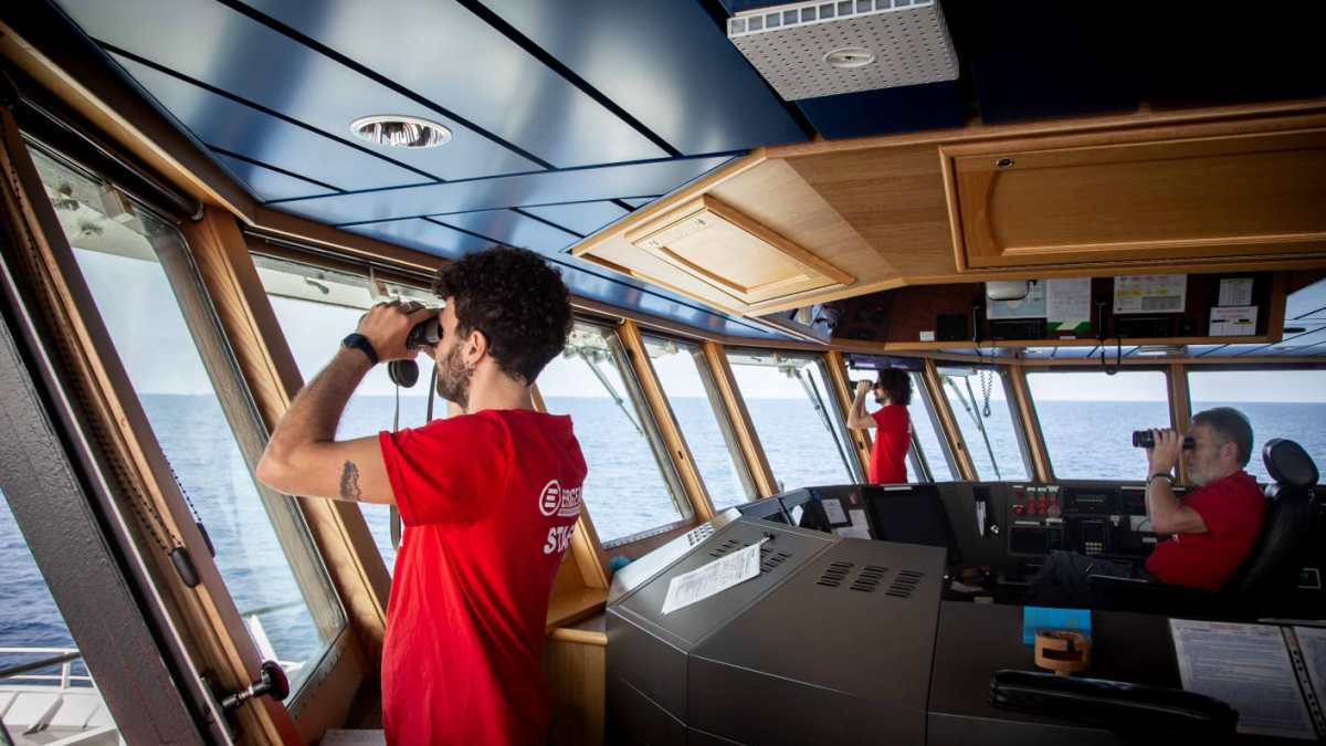 Barco com 500 requerentes de asilo desaparece no Mediterrâneo