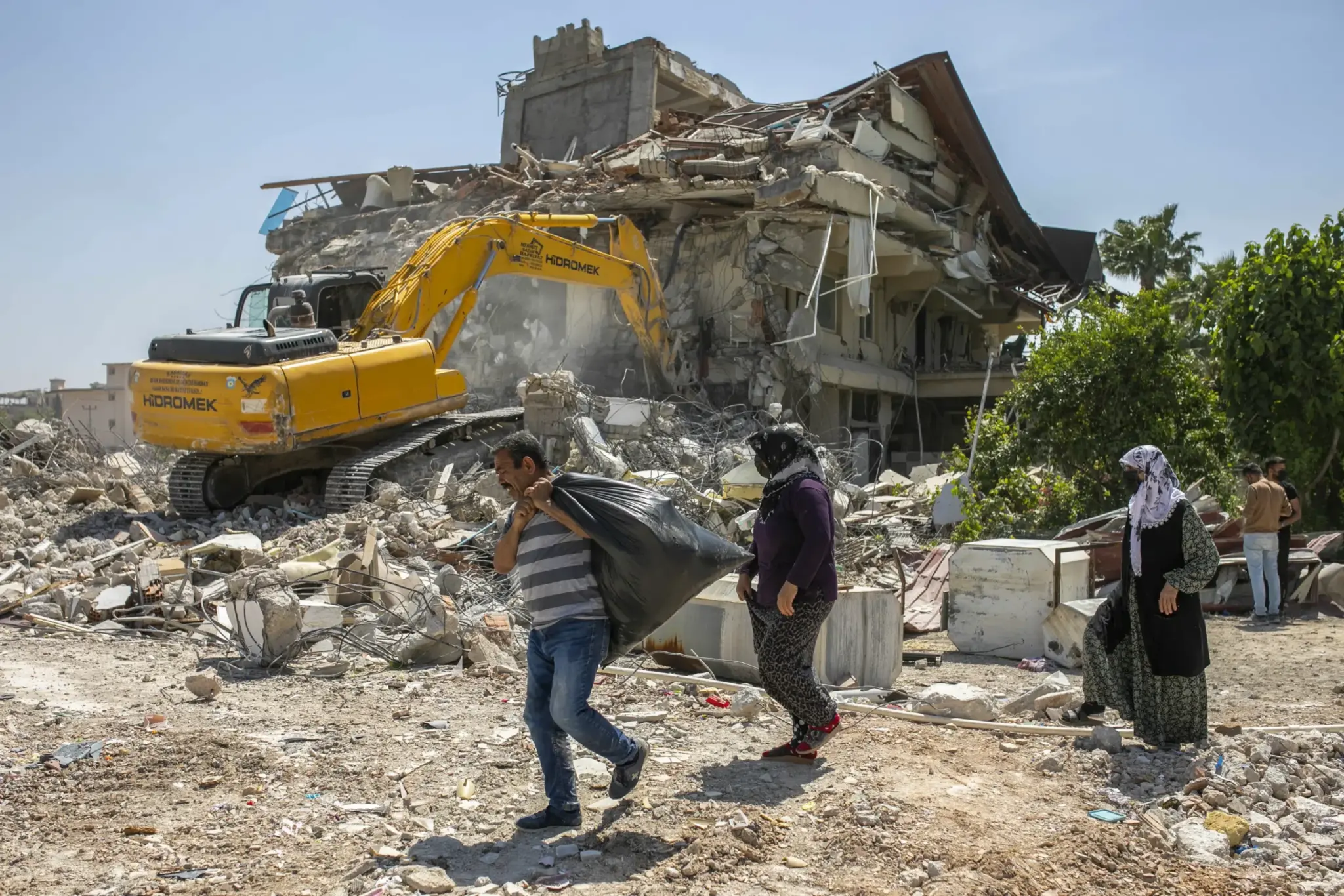 FOTOS AP: Na Turquia devastada pelo terremoto, votar nas eleições presidenciais não é uma tarefa simples