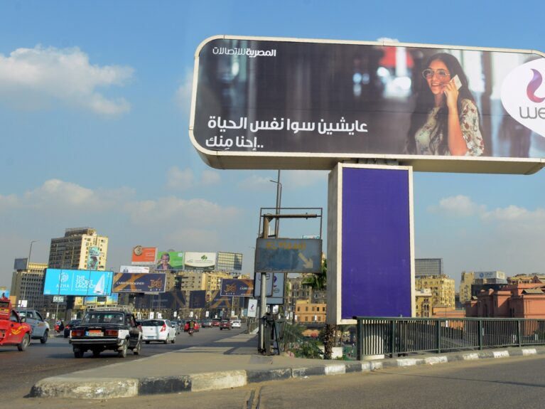 Governo vende 9,5% da estatal Telecom Egypt