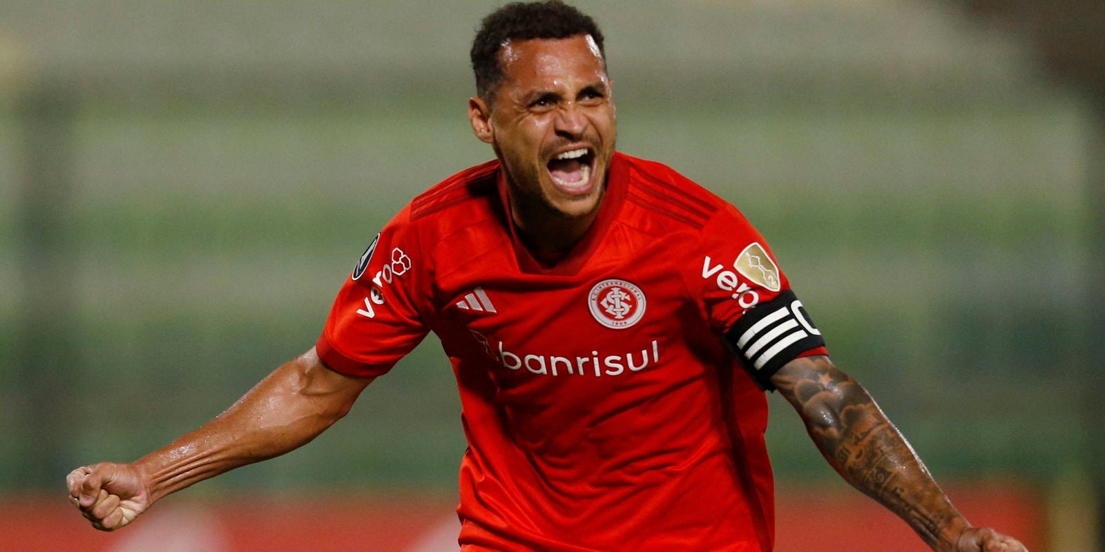 Internacional vence e assume liderança do Grupo B da Copa Libertadores