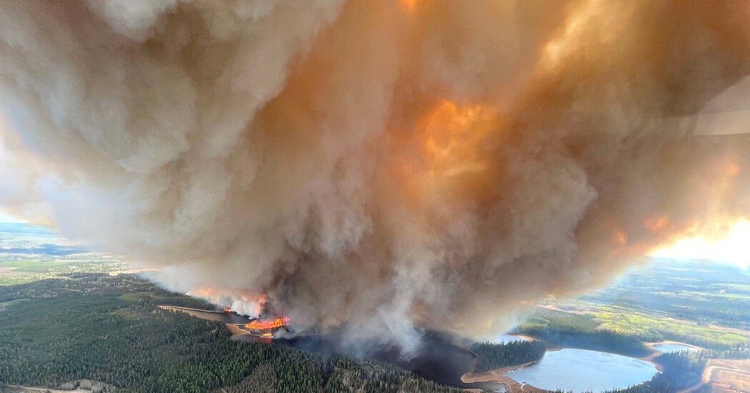 Mais de 24.500 são evacuados devido a incêndios florestais no oeste do Canadá