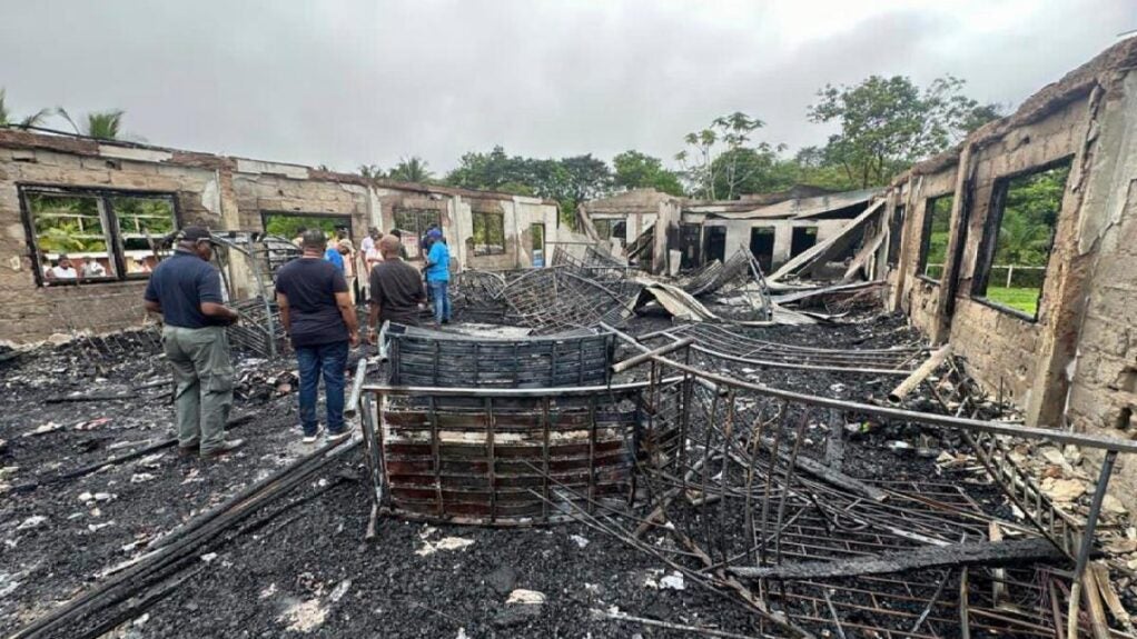 Número de mortos em incêndio em dormitório na Guiana sobe para 20