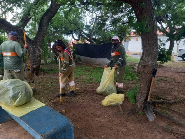 Praças da zona Sudeste recebem ações de limpeza