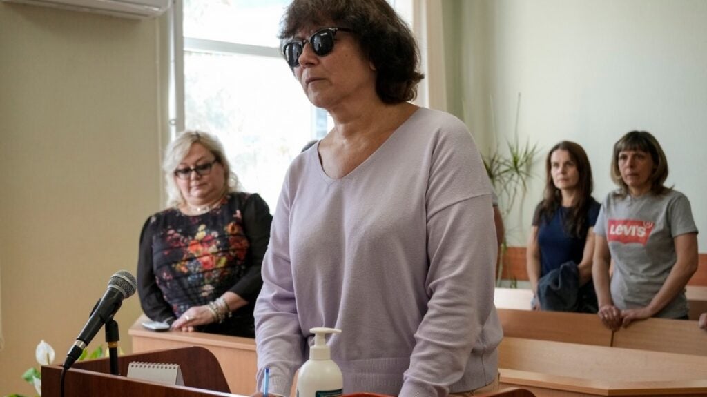 Russa condenada por 'profanar' túmulo dos pais de Putin