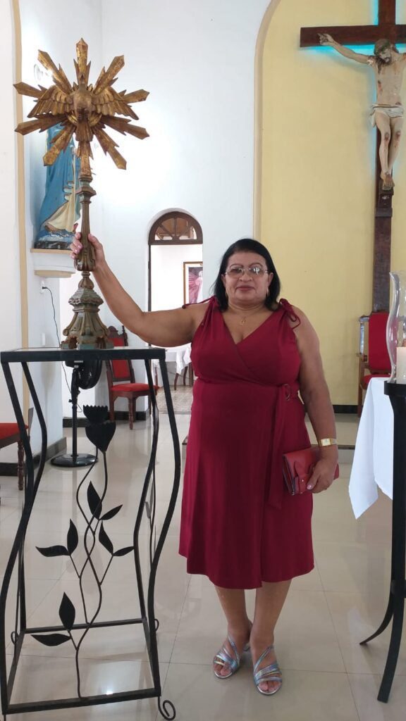 O envio das bandeiras aconteceu durante a missa desse domingo, que contou com a presença das comunidades eclesiais da paróquia.