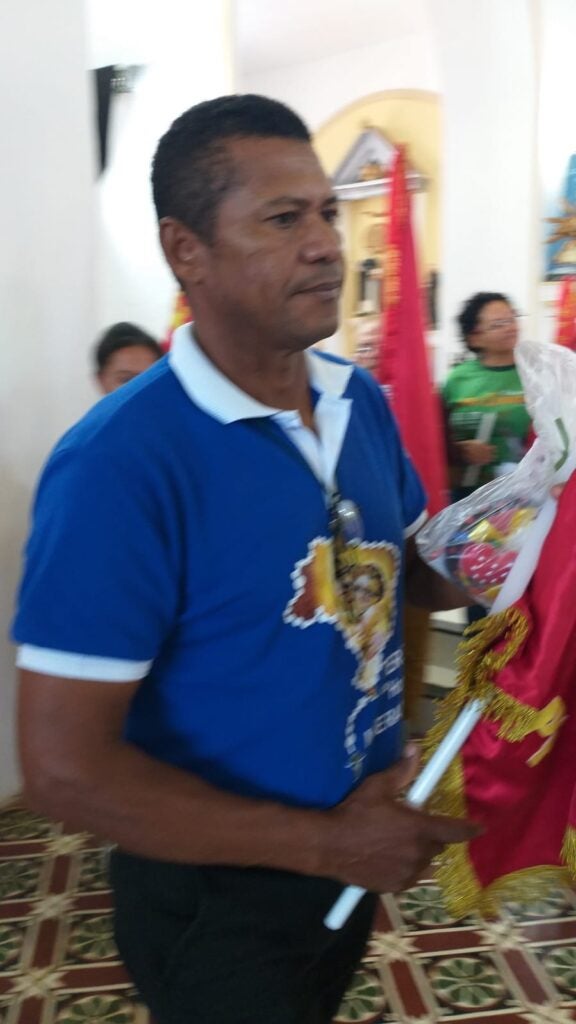 O envio das bandeiras aconteceu durante a missa desse domingo, que contou com a presença das comunidades eclesiais da paróquia.