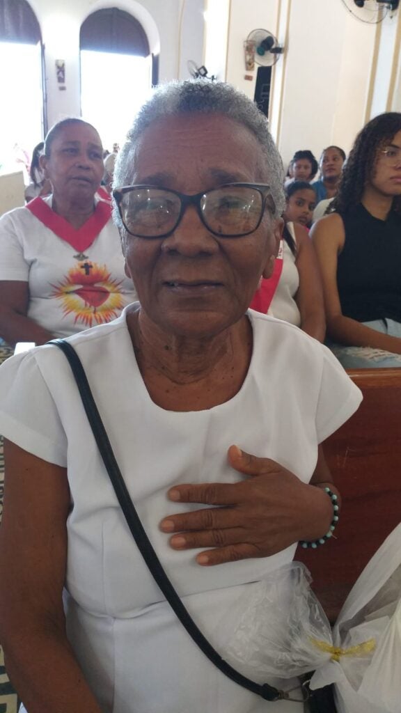 O envio das bandeiras aconteceu durante a missa desse domingo, que contou com a presença das comunidades eclesiais da paróquia.