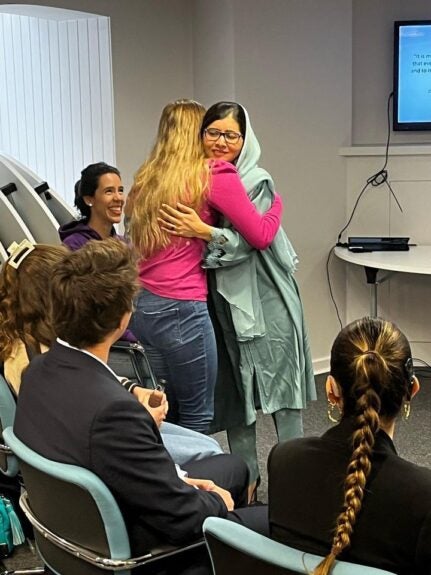 Atleta brasileira inspira o mundo na Cúpula Global de Saúde Auditiva