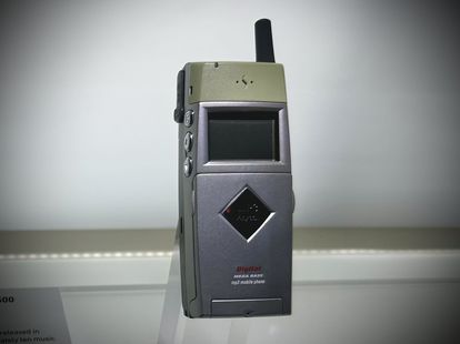Lançado em 1999, o Samsung SPH-M2500 foi o primeiro a reproduzir música em MP3.