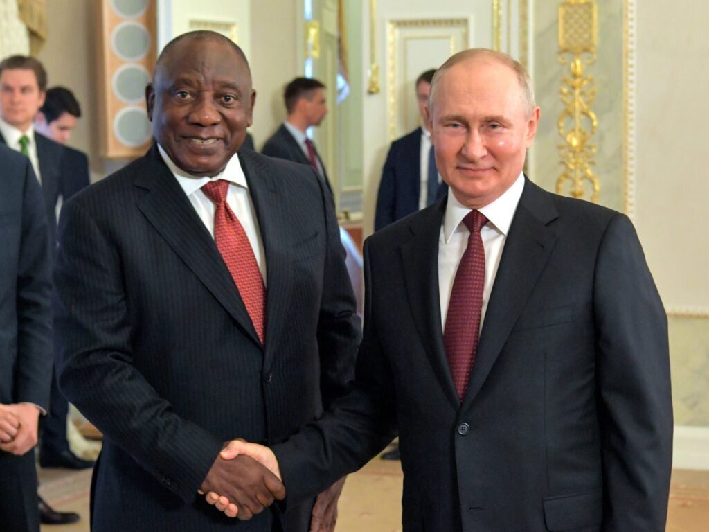 Guerra na Ucrânia deve parar, diz Ramaphosa da África do Sul a Putin