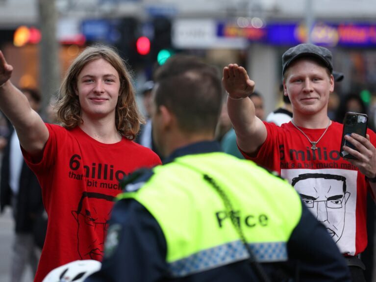 Austrália proibirá saudação e símbolos nazistas em tentativa de conter extrema-direita