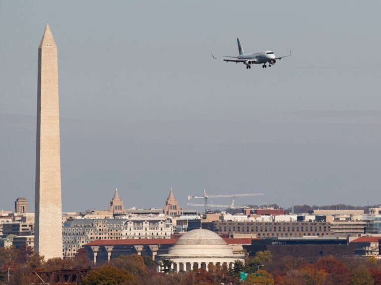 Caças dos EUA perseguem pequeno avião sobre Washington, DC