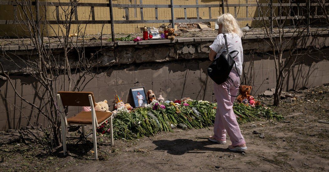 Enquanto Kiev avalia as mortes em um abrigo, a Rússia evacua as cidades fronteiriças