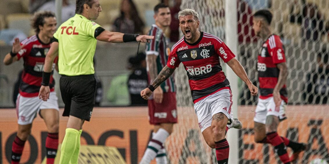 Flamengo bate Fluminense para seguir vivo na Copa do Brasil