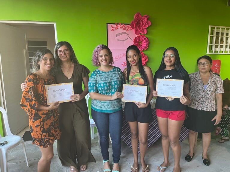 Fundação Wall Ferraz realizou a certificação do curso de Design de Sobrancelhas na zona Leste de Teresina