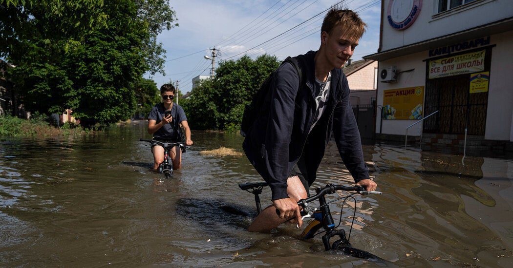 Guerra Rússia-Ucrânia: barragem crítica destruída na linha de frente no sul da Ucrânia