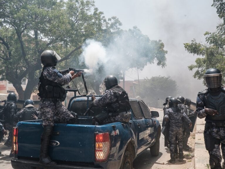 Nove mortos em protestos que abalam o Senegal após sentença de prisão de Sonko