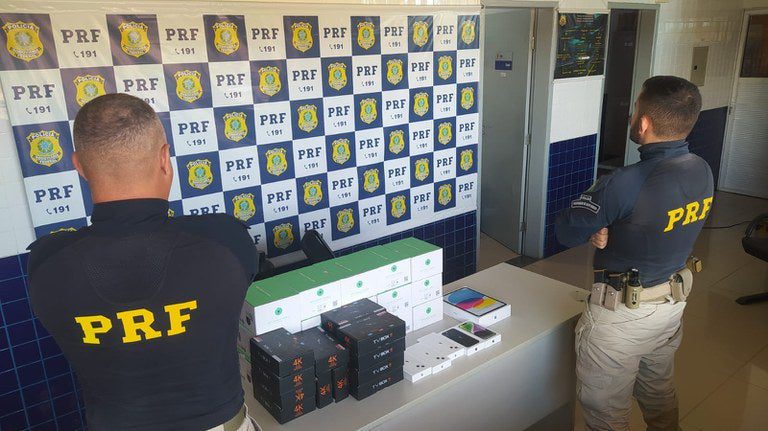 Em Floriano, polícia apreende carga ilegal de produtos eletrônicos avaliada em R$ 32 mil em ônibus