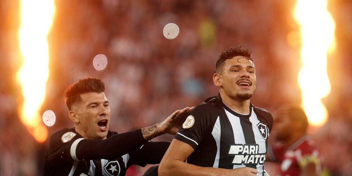 Palmeiras ganha clássico, mas Botafogo sustenta ponta do Brasileiro