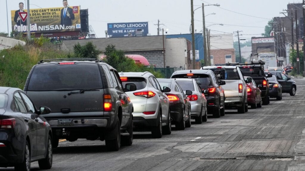 Principal rodovia dos EUA pode levar meses para ser consertada após desabamento