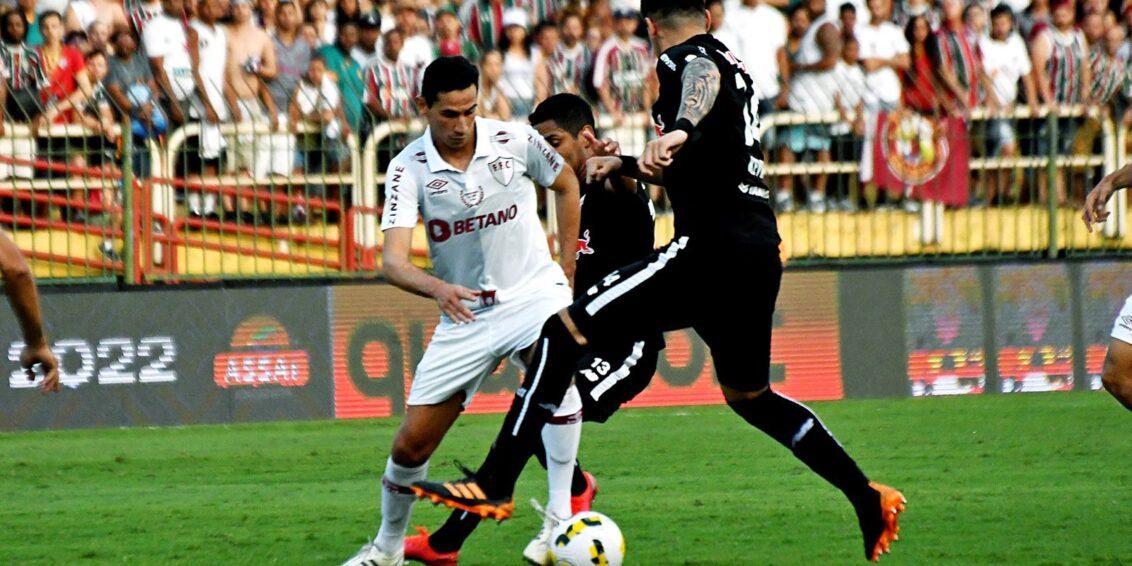 Sem vencer há 5 jogos, Fluminense recebe Bragantino pelo Brasileirão