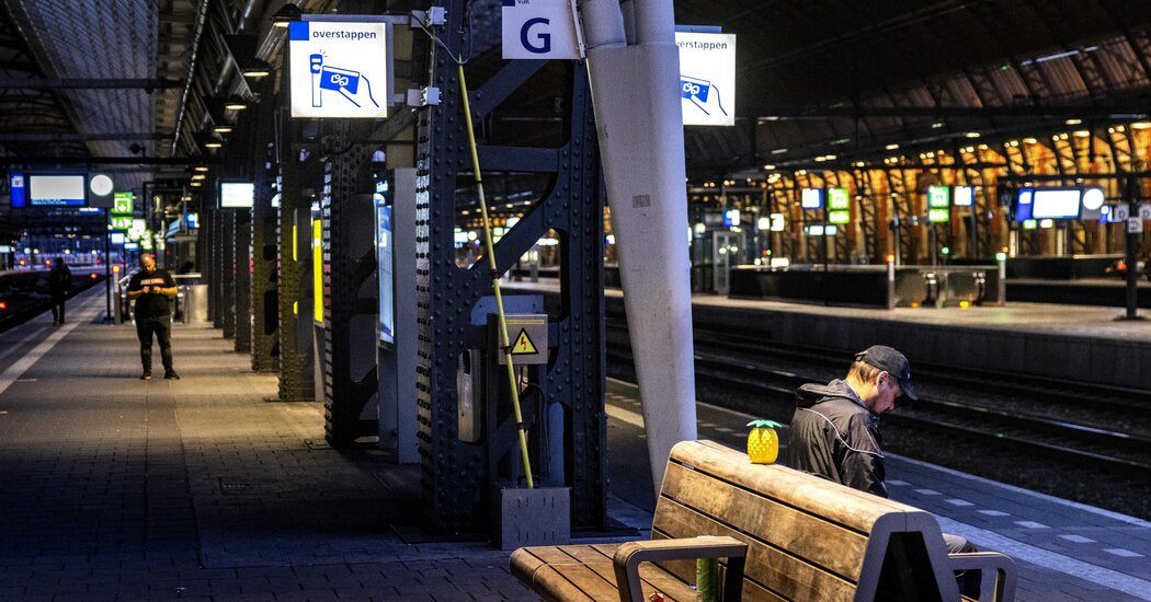 Serviço de trem de Amsterdã é retomado após interrupção, mas os problemas permanecem