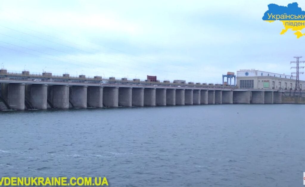 Ucrânia diz que forças russas explodiram a barragem de Nova Kakhovka em Kherson