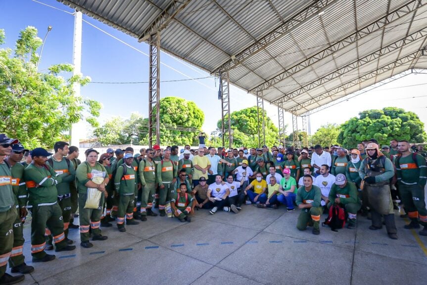 Prefeitura de Teresina executa mutirão de limpeza na zona Sudeste II