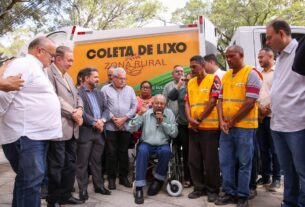 Prefeito Dr. Pessoa entrega caminhões para coleta de lixo na zona Rural de Teresina