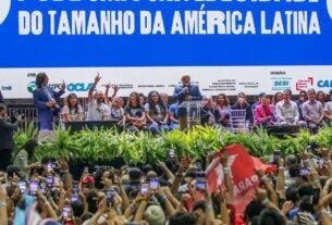 Lula participa de congresso da UNE e promete mais universidades