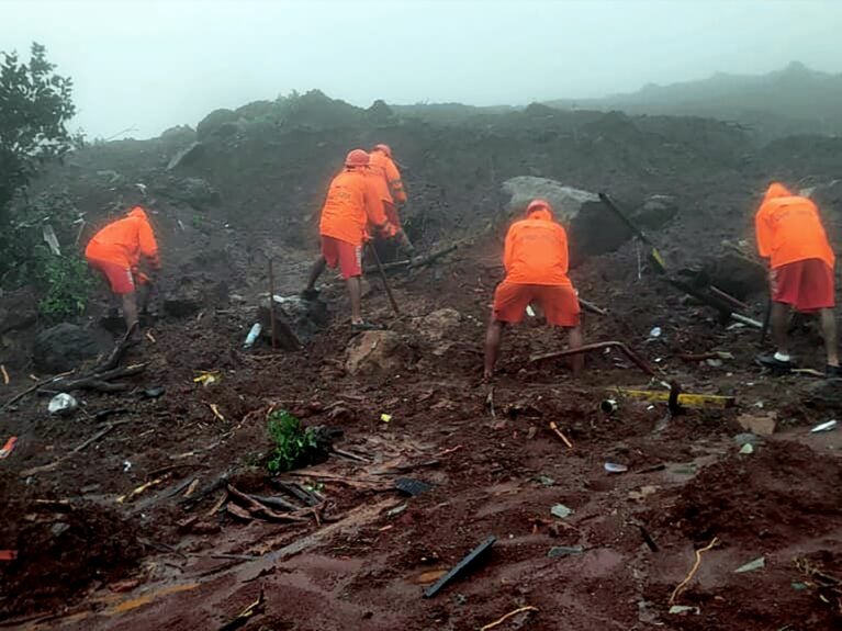 Equipes de resgate recuperam 27 corpos em deslizamento de terra na Índia, muitos ainda desaparecidos