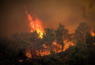 Autoridades gregas evacuam 19.000 em meio a incêndios em Rodes