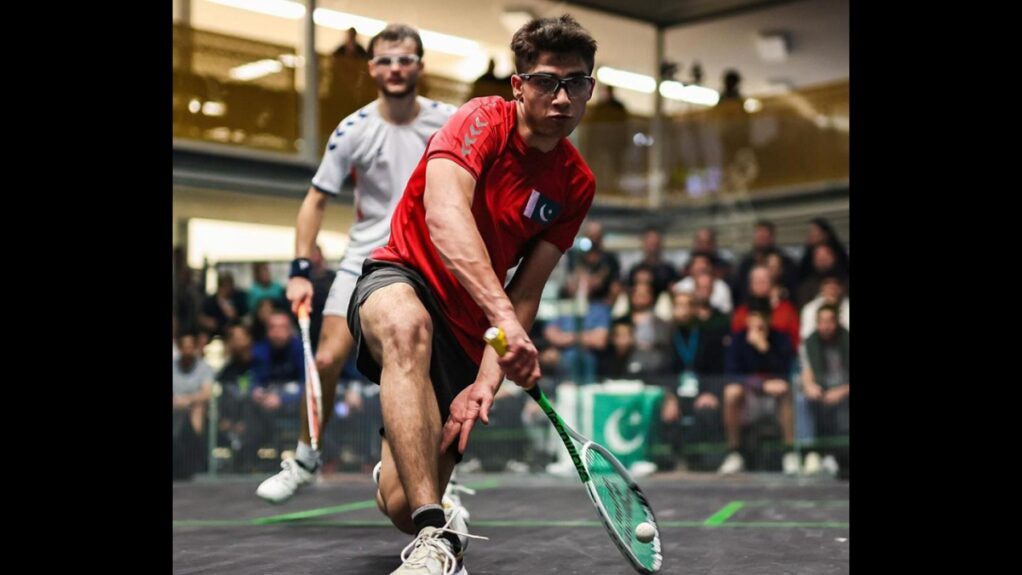 Hamza Khan encerra espera de 37 anos do Paquistão pelo título de squash júnior