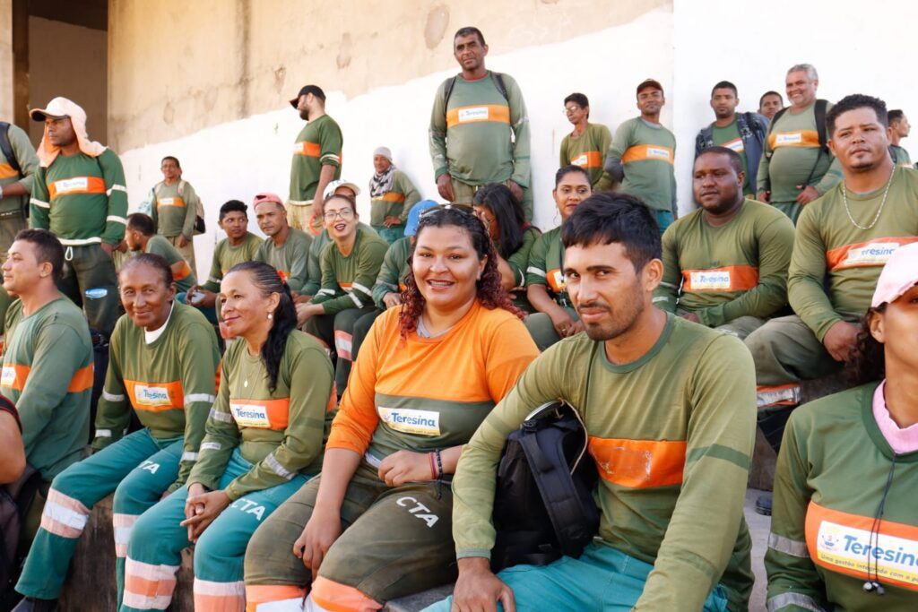 Zona Leste recebe mutirão de limpeza com 800 pessoas