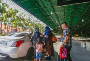 Afegã grávida acampada no aeroporto é levada a hospital por voluntário