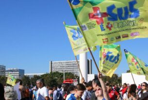 Ato em Brasília faz defesa do SUS, da vida e da democracia