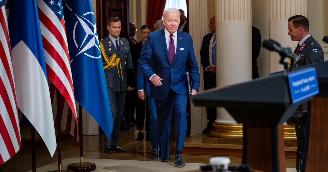 'Contanto que for preciso': Biden adiciona à conversa de uma nova Guerra Fria