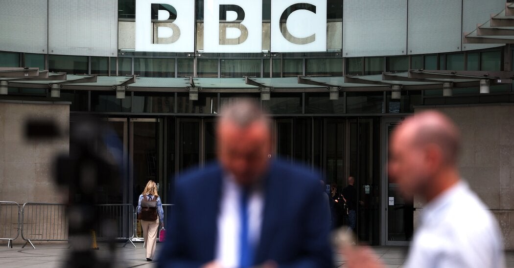 Crise da BBC cresce quando membro da equipe é acusado de abuso por 2ª pessoa