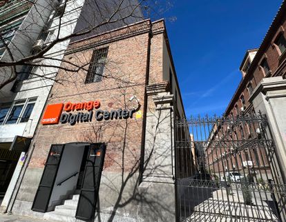 Orange Digital Center, no coração de Madrid, foi criado com o objetivo de promover a inclusão e acessibilidade ao emprego das pessoas mais vulneráveis ​​e reduzir o fosso digital.