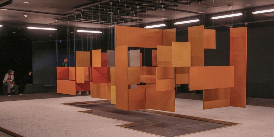 Exposição e livro revisitam obra de Hélio Oiticica, que teria 86 anos