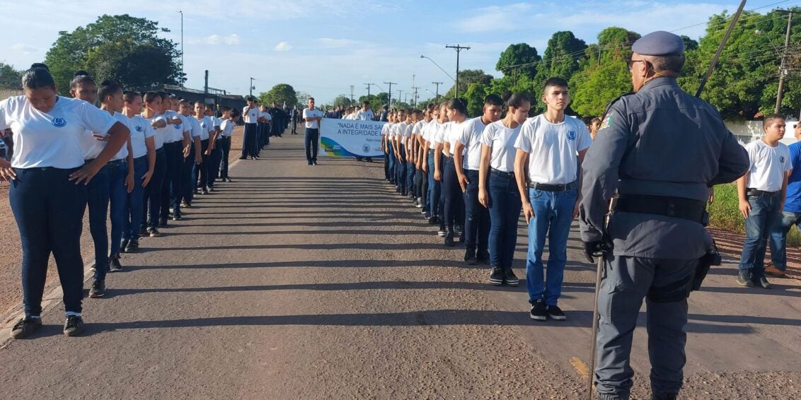 Governo publica decreto que revoga escolas cívico-militares