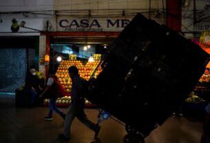 Homens mascarados incendeiam grande mercado no México, matando nove