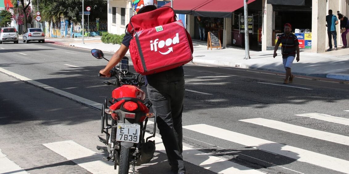 Ifood assina compromisso com MPF após tentar desmobilizar entregadores